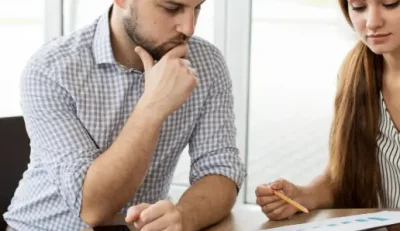 Illustration of sleep apnea patient using CPAP mask during therapy